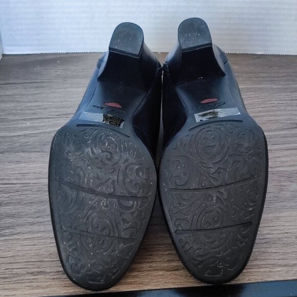Clarks Artisan leather heels pumps black women's size 8 M - Picture 13 of 15